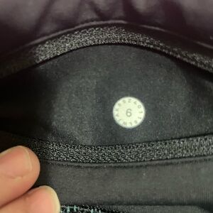 Lululemon size 6 black and green speed up shorts